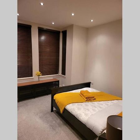 Contemporary 3 Bed Apartment In Hendon Central. Екстериор снимка
