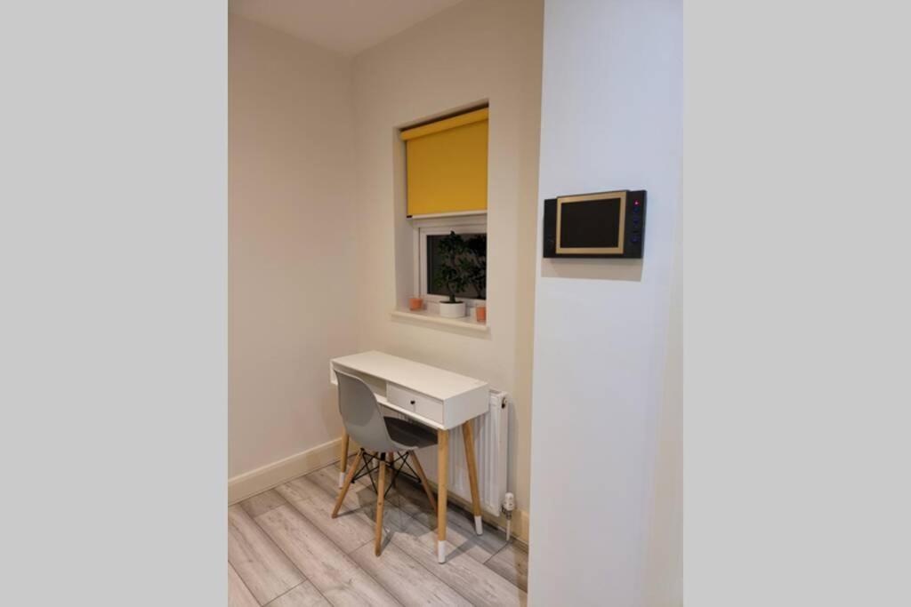 Contemporary 3 Bed Apartment In Hendon Central. Екстериор снимка