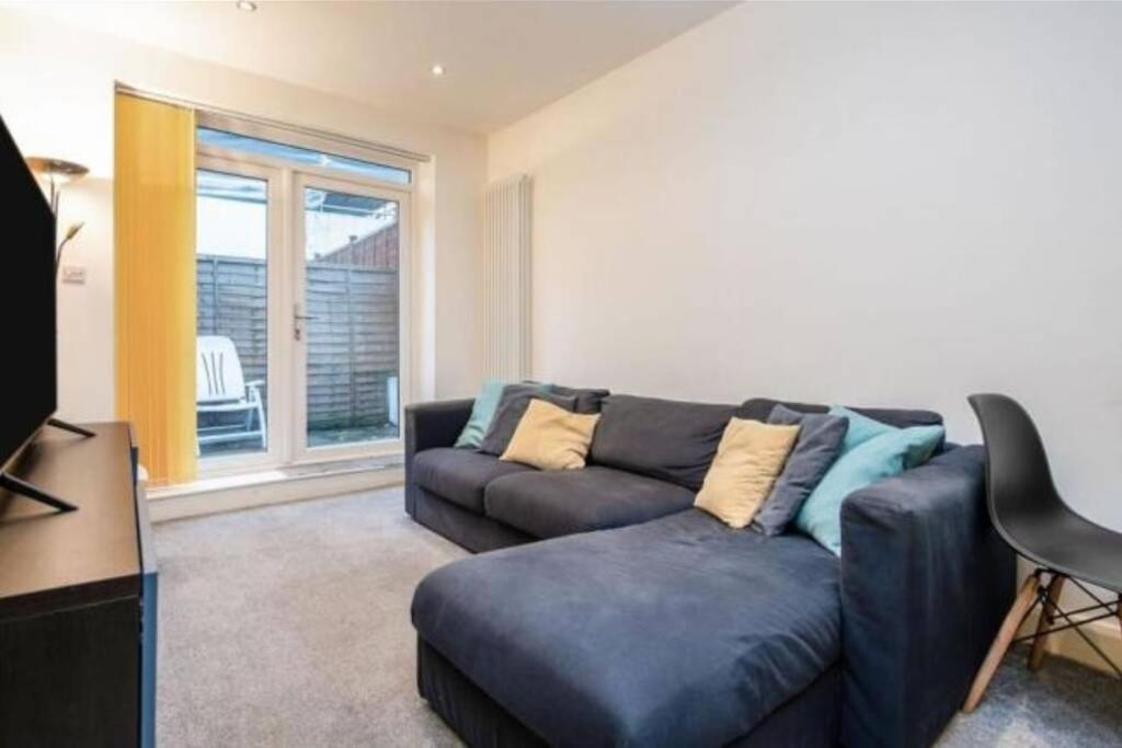 Contemporary 3 Bed Apartment In Hendon Central. Екстериор снимка
