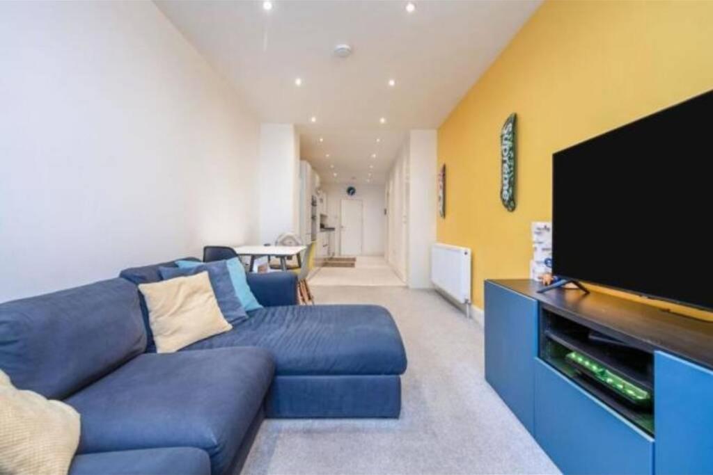 Contemporary 3 Bed Apartment In Hendon Central. Екстериор снимка