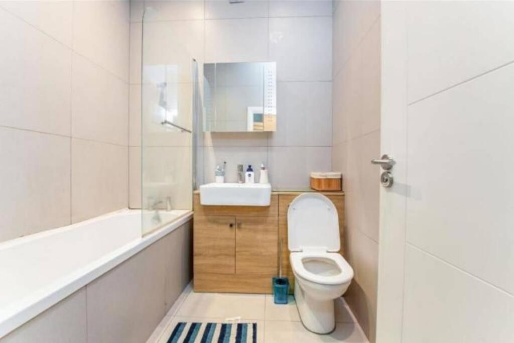 Contemporary 3 Bed Apartment In Hendon Central. Екстериор снимка