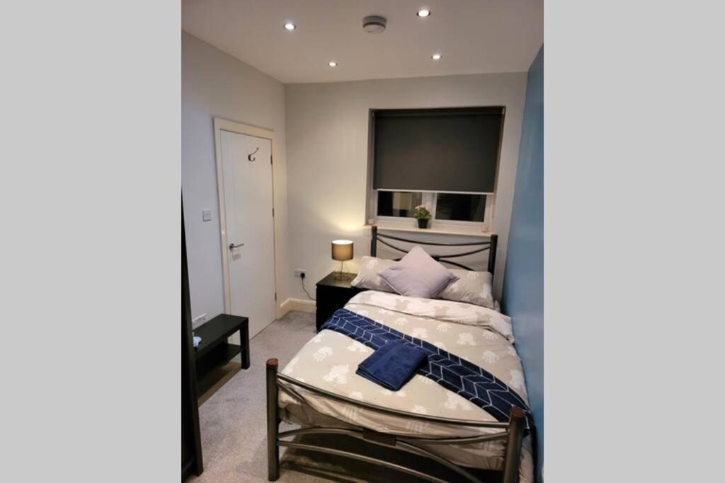 Contemporary 3 Bed Apartment In Hendon Central. Екстериор снимка